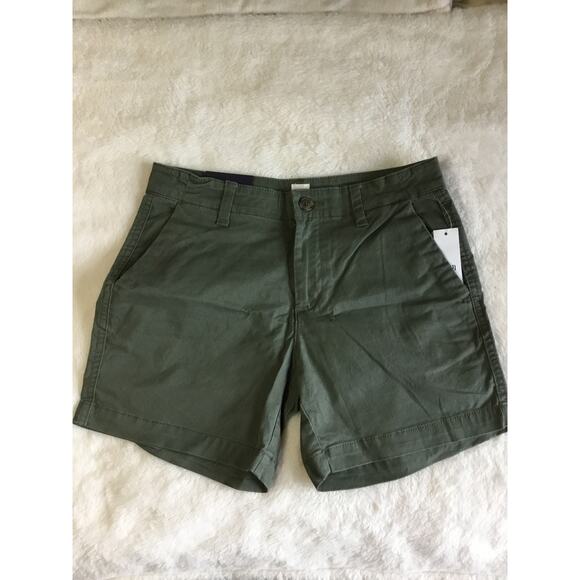 GAP Pants - GAP Olive Green 5" City Shorts in Twill
